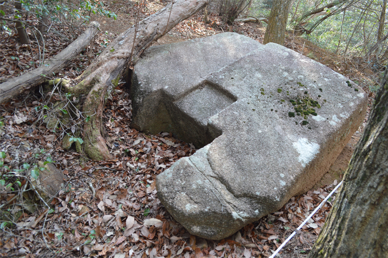 城山城の門礎石「門の築石」２